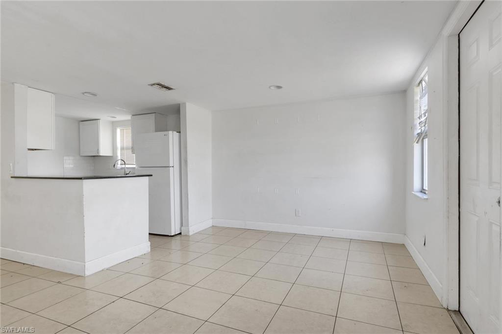 NAPLES MANOR - Residential