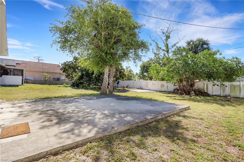 NAPLES MANOR - Residential