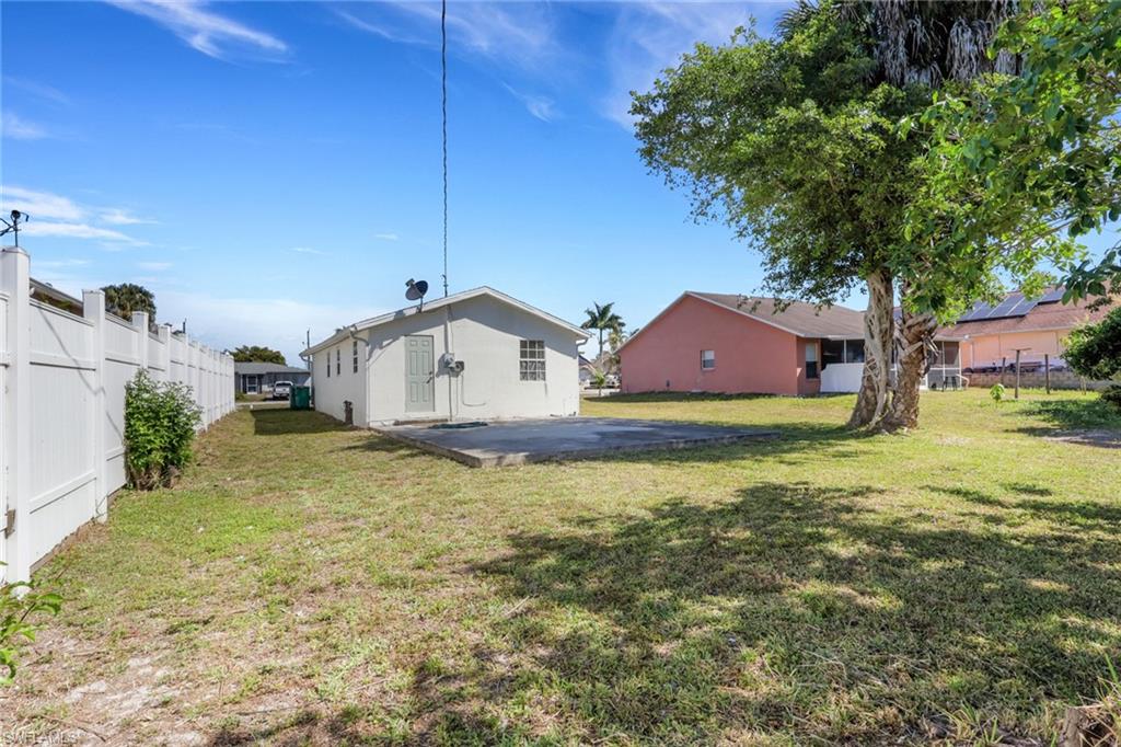 NAPLES MANOR - Residential