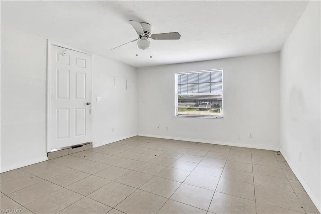 NAPLES MANOR - Residential