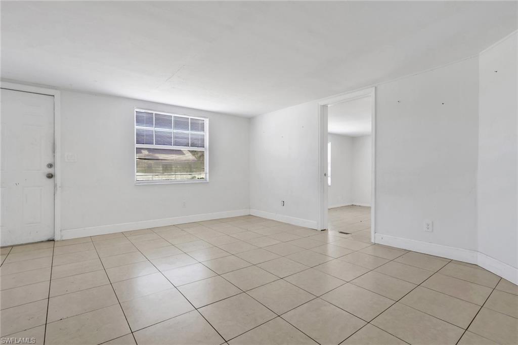 NAPLES MANOR - Residential