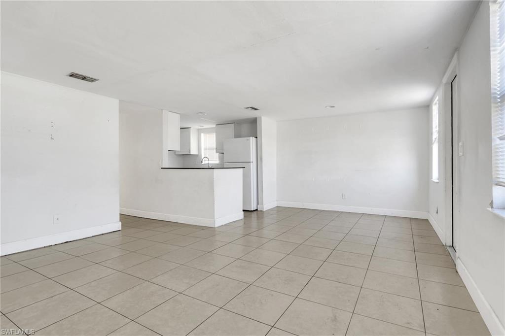 NAPLES MANOR - Residential