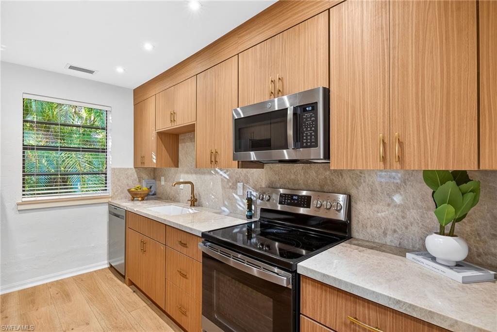 LAKE PARK - Residential