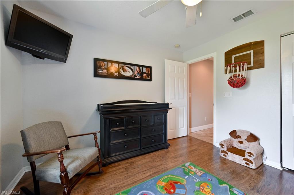 SAN CARLOS PARK - Residential