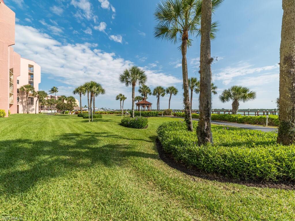 RIVERSIDE CLUB - Residential