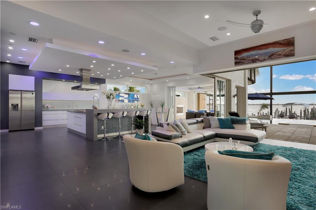 YACHT CLUB - Residential