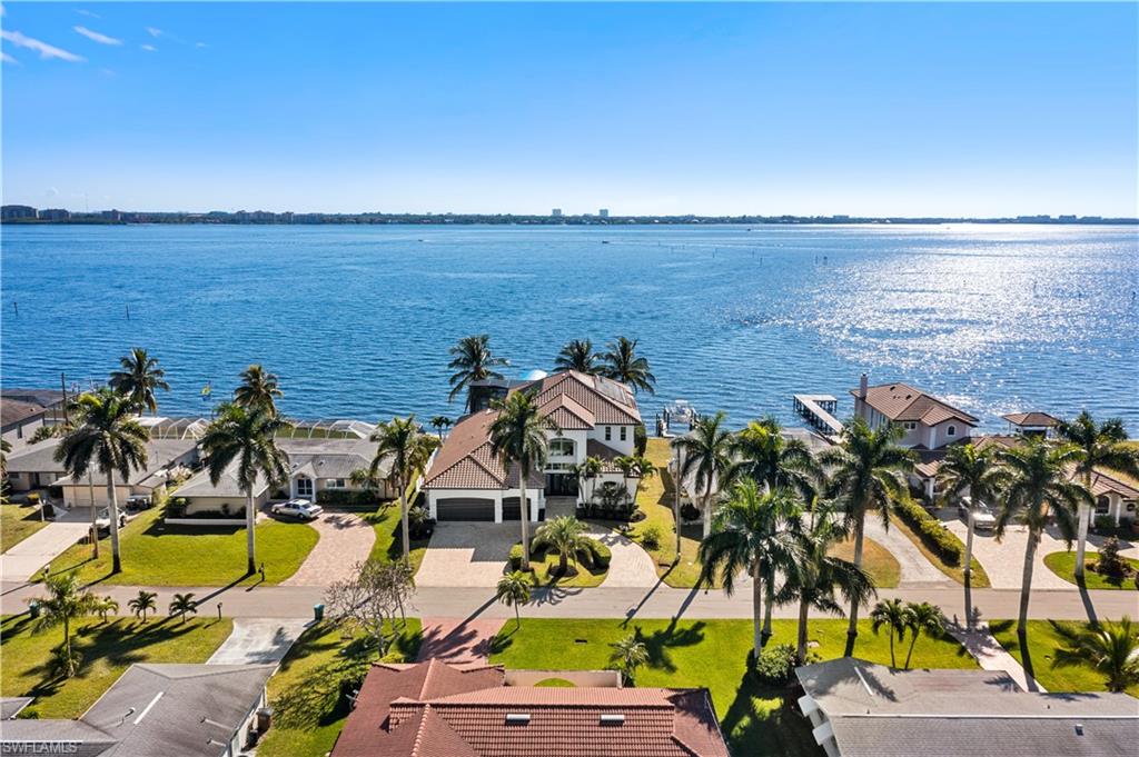 YACHT CLUB - Residential