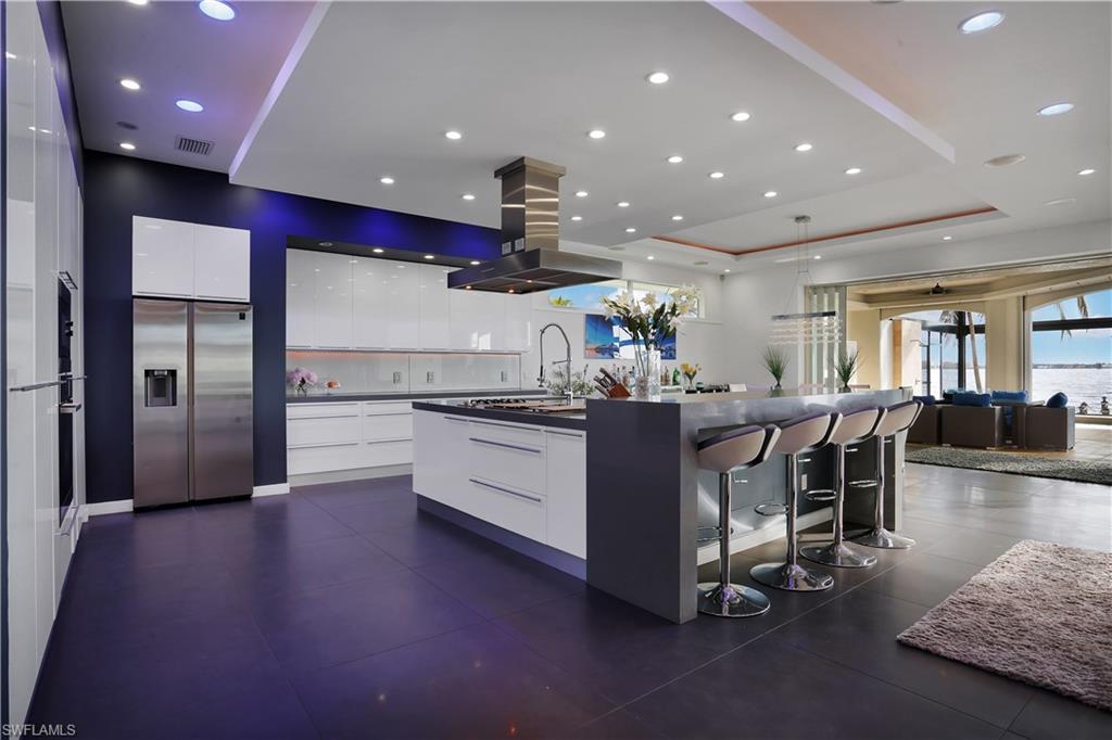 YACHT CLUB - Residential