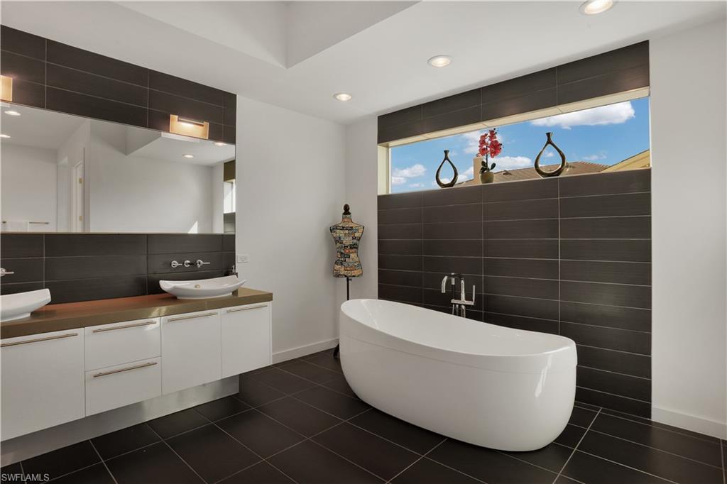 YACHT CLUB - Residential