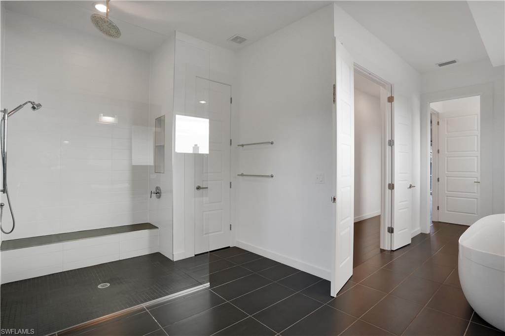 YACHT CLUB - Residential