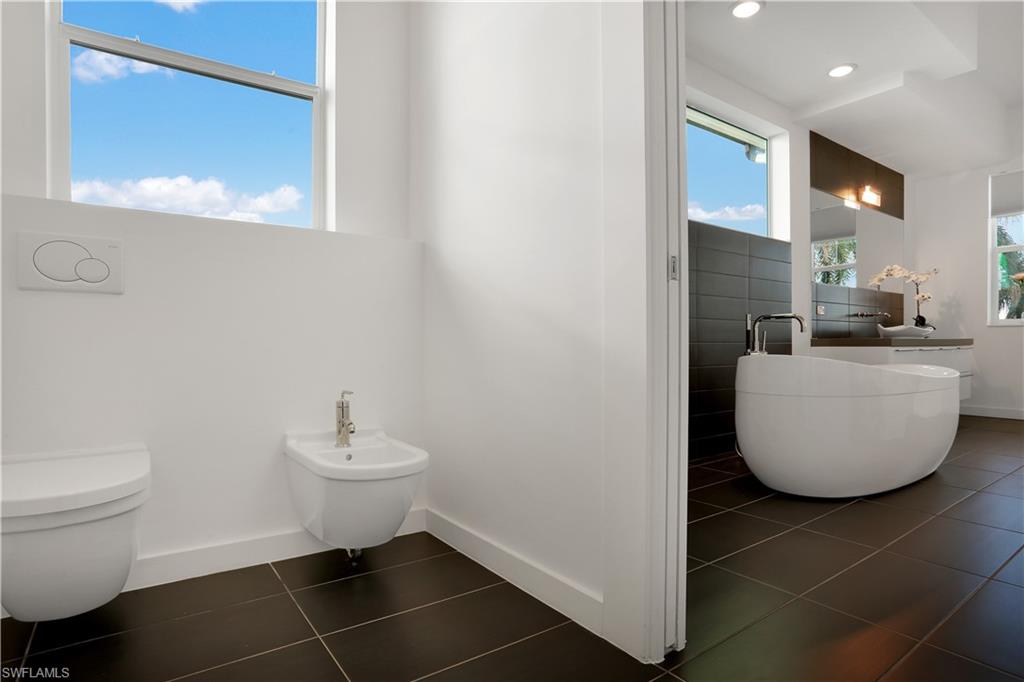 YACHT CLUB - Residential