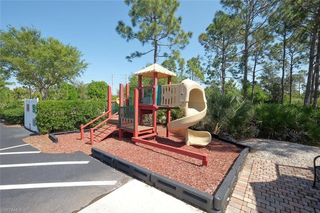 EMERSON SQUARE - Residential