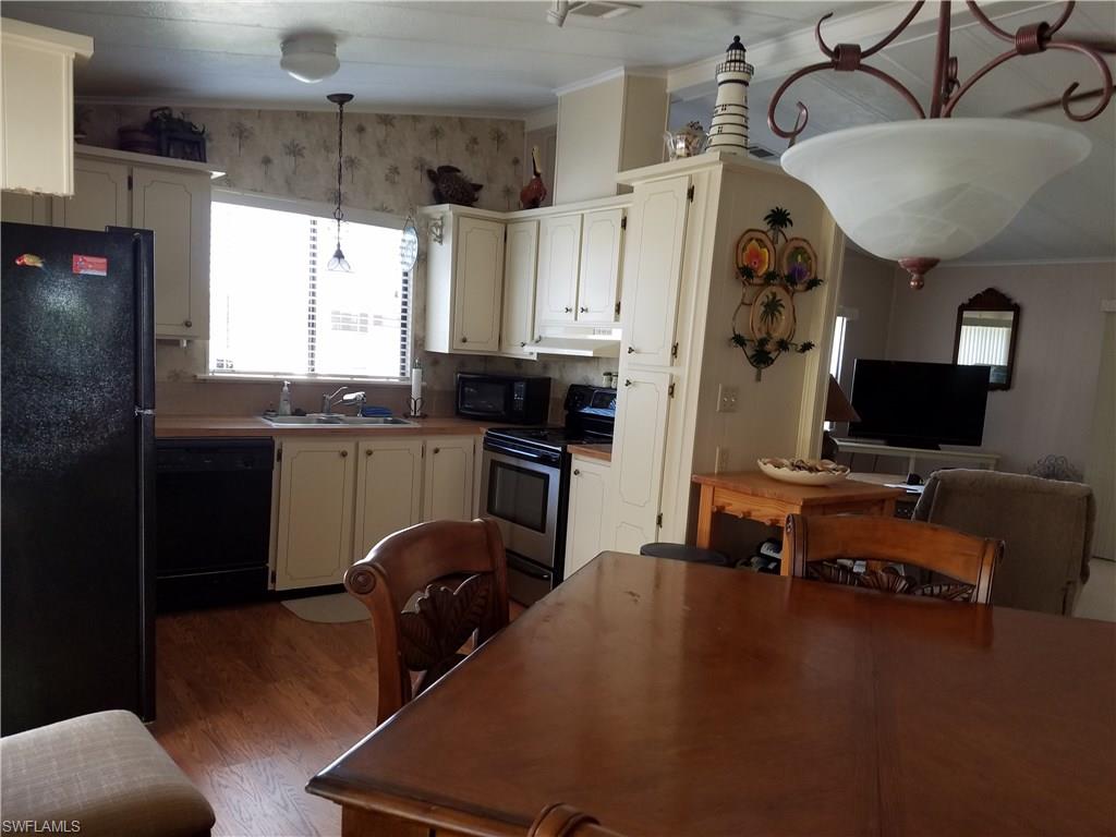 SIX LAKES COUNTRY CLUB - Residential