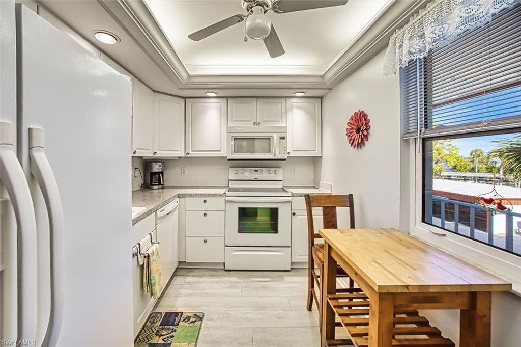 SEVEN LAKES - Residential