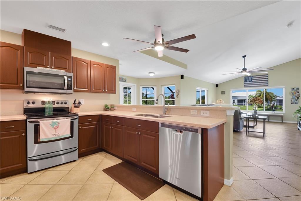 CAPE CORAL - Residential