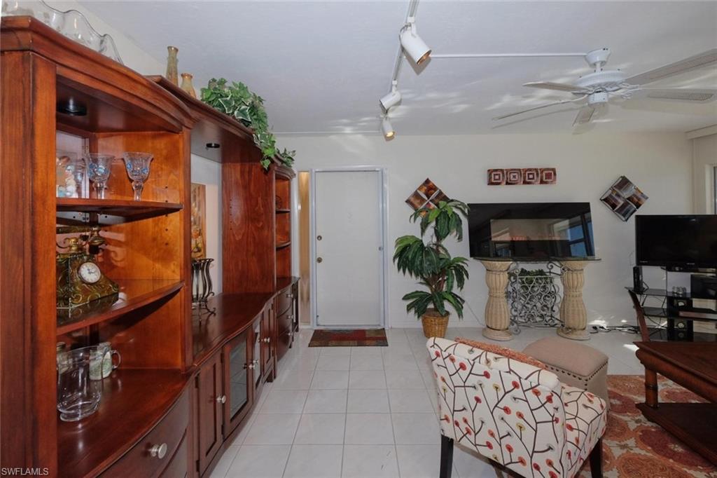 CORAL REEF CONDO - Residential