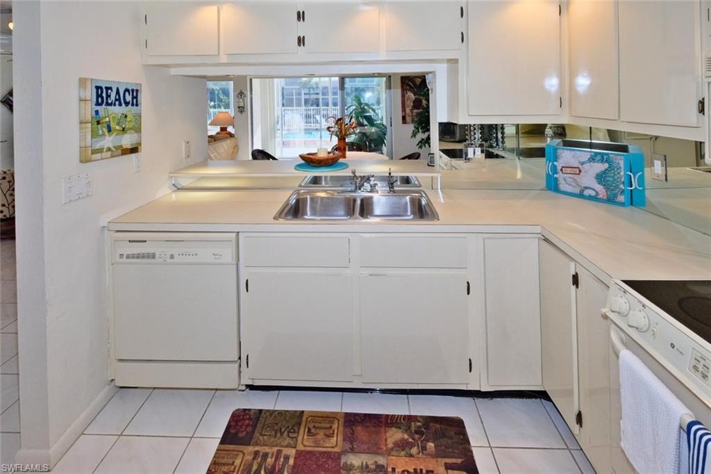 CORAL REEF CONDO - Residential