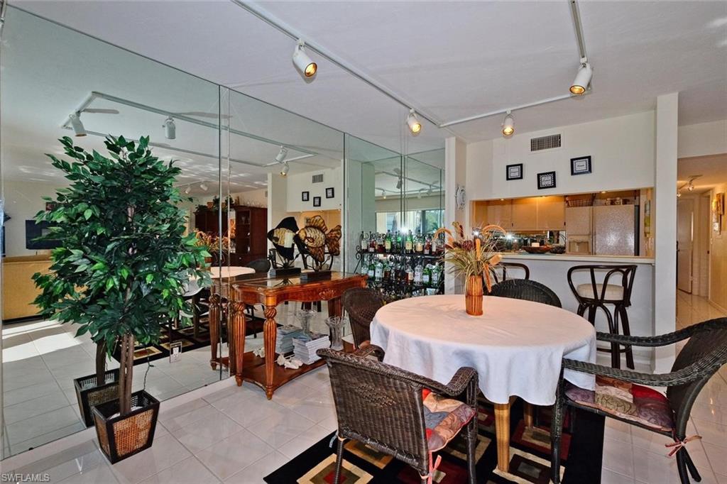 CORAL REEF CONDO - Residential