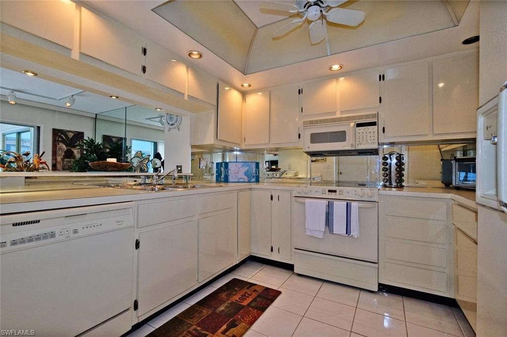 CORAL REEF CONDO - Residential