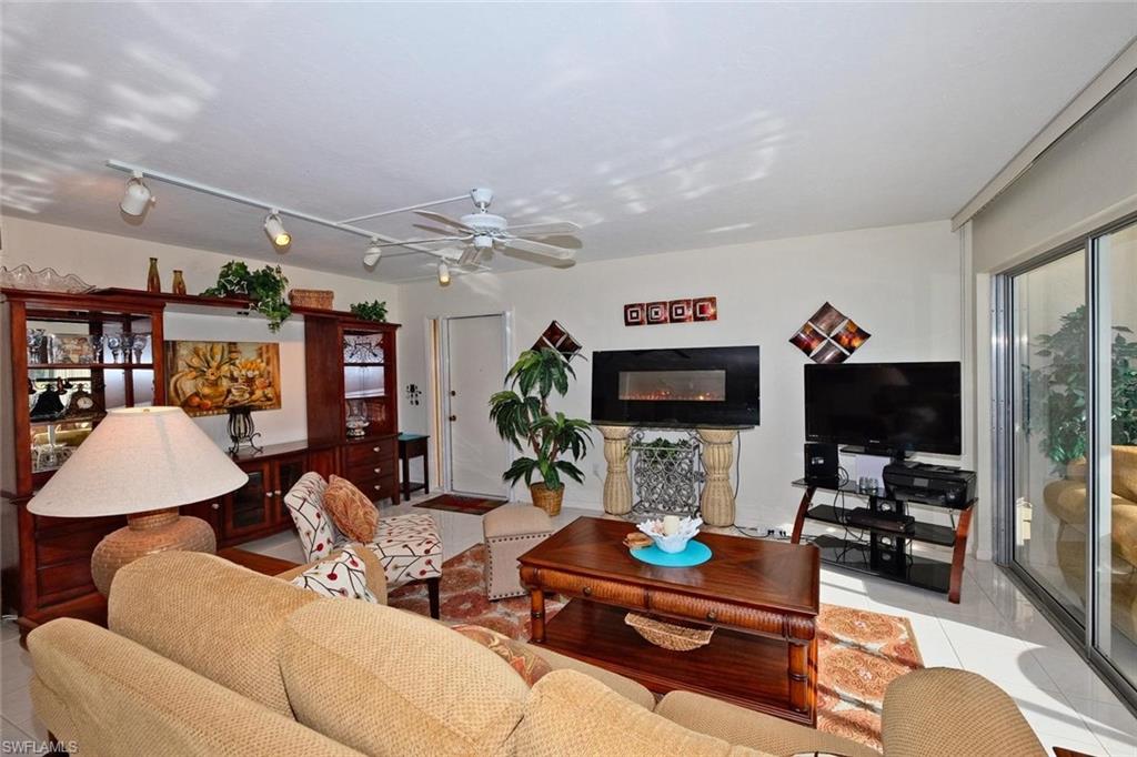 CORAL REEF CONDO - Residential