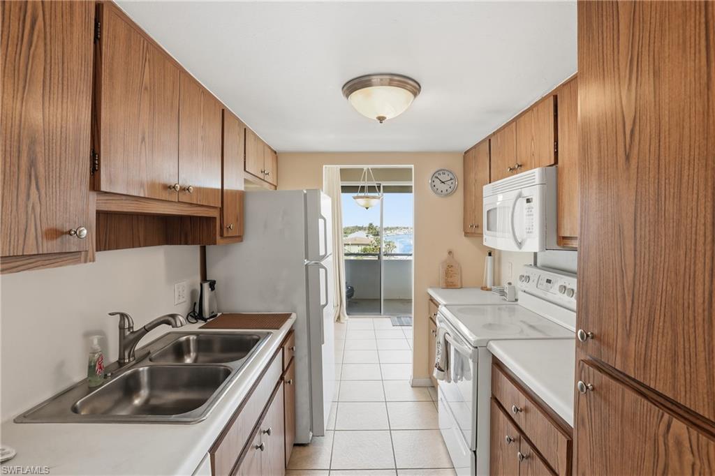 SUNSET TOWERS CONDO - Residential