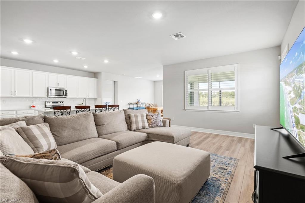 CRESCENT LAKES - Residential