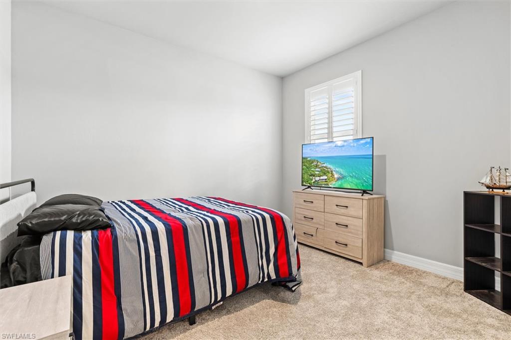 CRESCENT LAKES - Residential