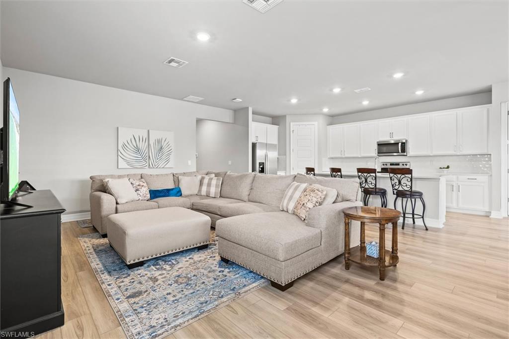 CRESCENT LAKES - Residential