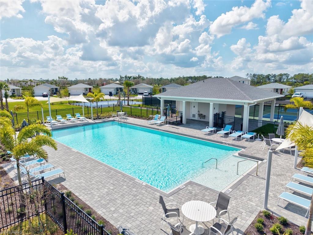 CRESCENT LAKES - Residential