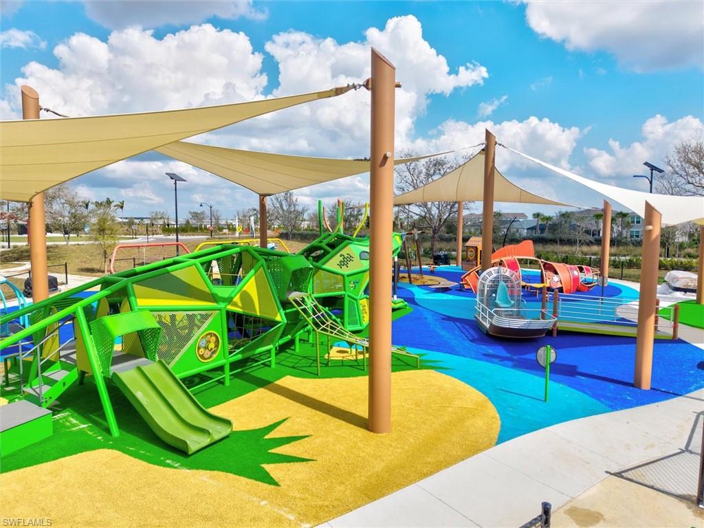 CRESCENT LAKES - Residential