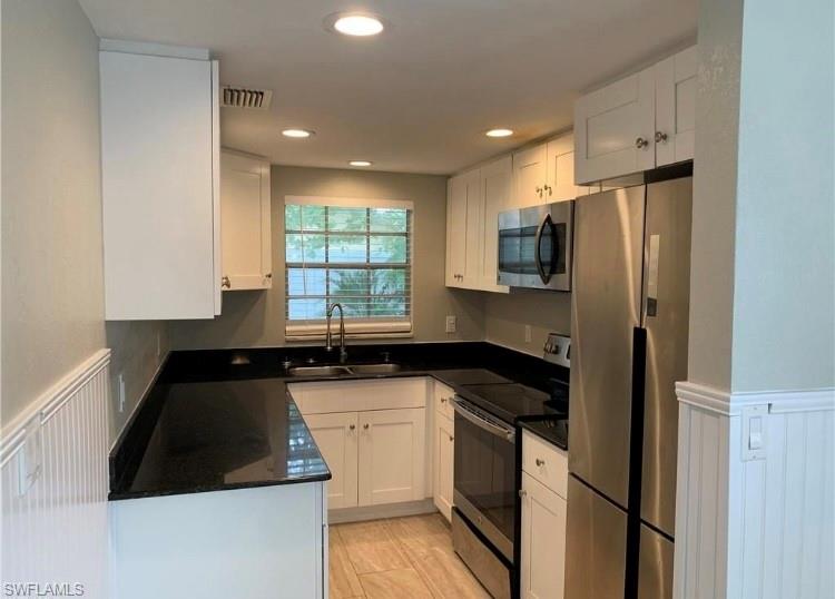 HYDE PARK CONDOMINIUM - Residential