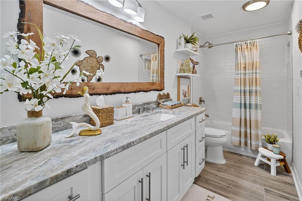 ROYAL WOODS - Residential