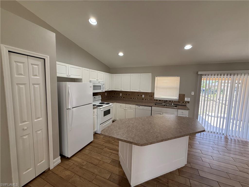 MIRROR LAKES - Residential Lease