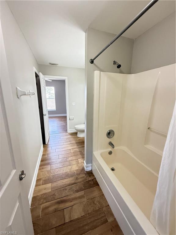 MIRROR LAKES - Residential Lease