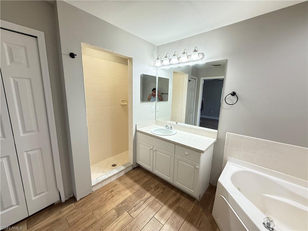 MIRROR LAKES - Residential Lease