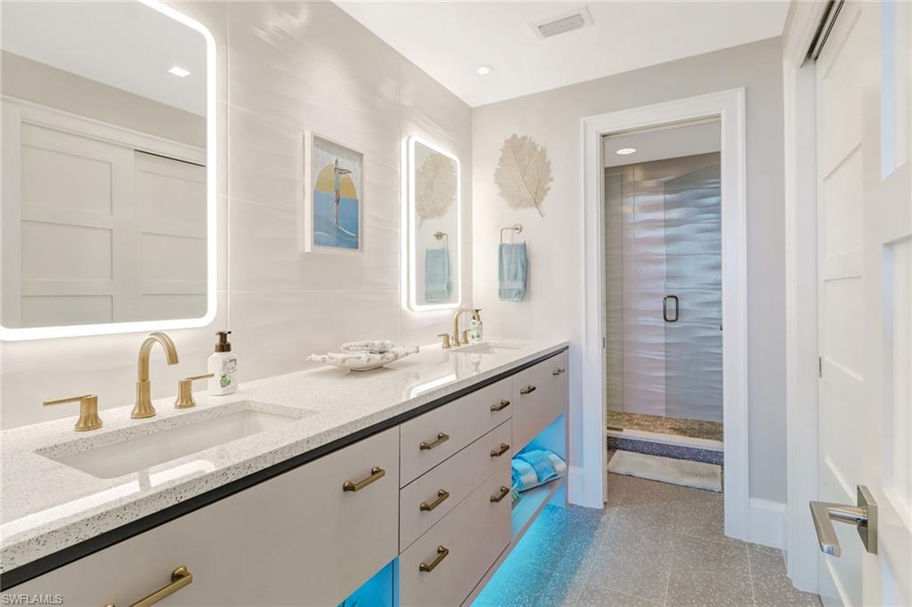 PARK PLAZA - Residential