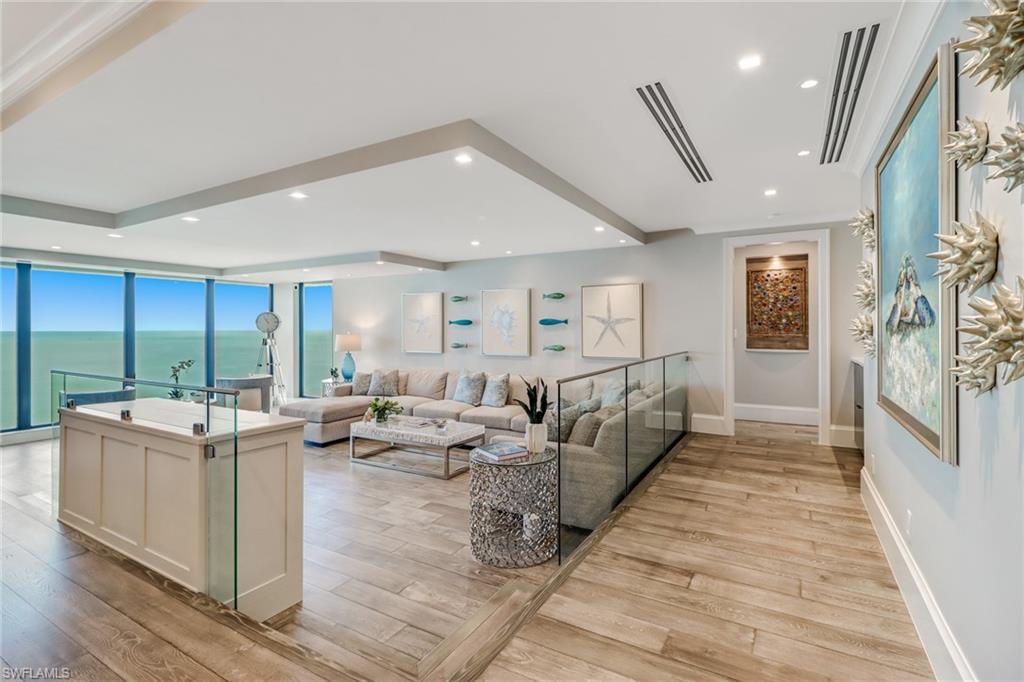 PARK PLAZA - Residential