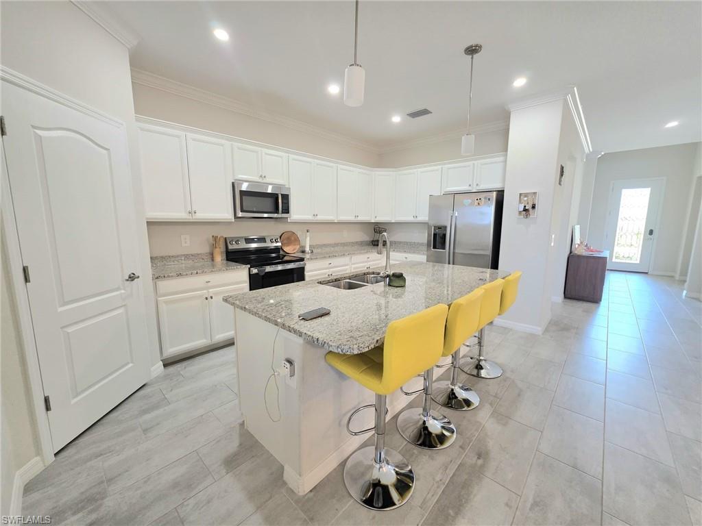 HAMPTON LAKES - Residential Lease