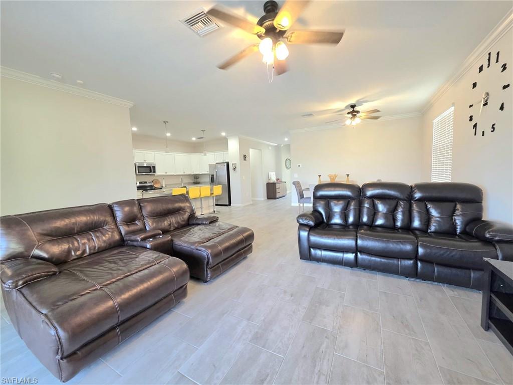 HAMPTON LAKES - Residential Lease