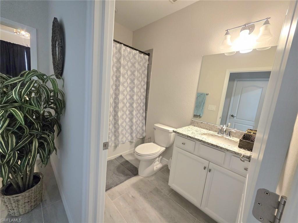 HAMPTON LAKES - Residential Lease