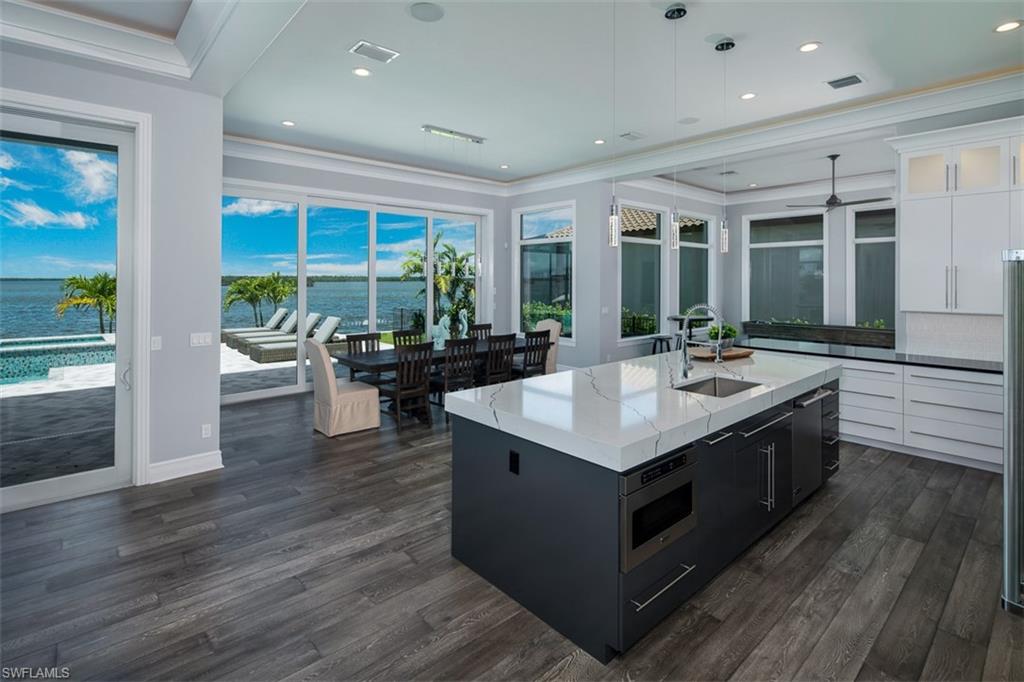 MARCO BEACH - Residential