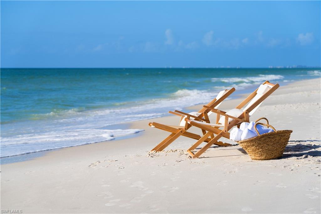 MOORINGS - Residential