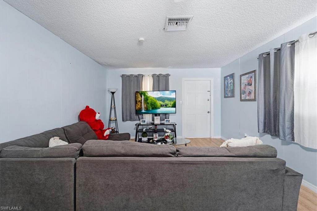 NAPLES MANOR - Residential