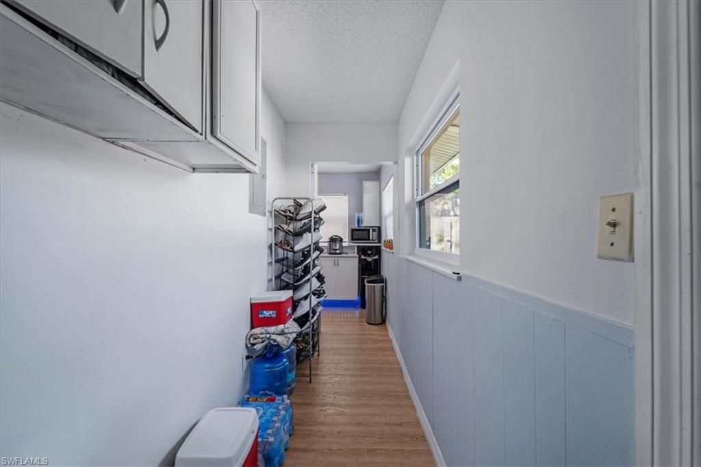 NAPLES MANOR - Residential