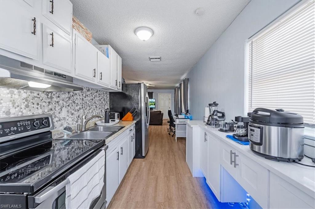 NAPLES MANOR - Residential