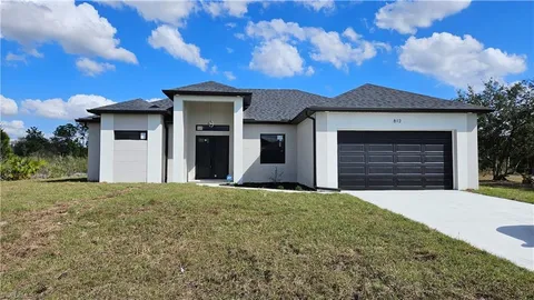 812 Hibiscus Ave, Lehigh Acres, FL 33972 - #: 225011405