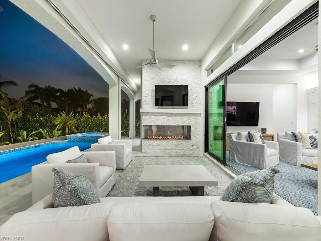 MOORINGS - Residential