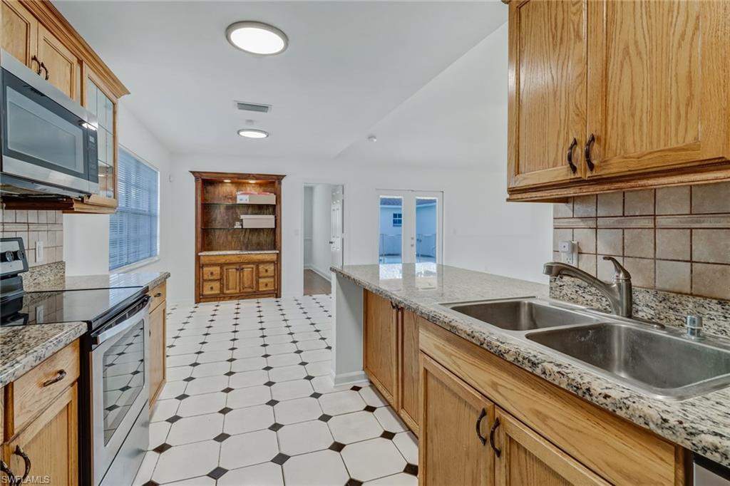 GOLDEN GATE ESTATES - Residential