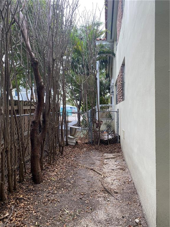 BISCAYNE APTS - Residential Lease