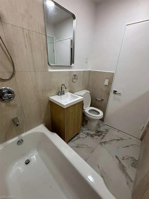 BISCAYNE APTS - Residential Lease